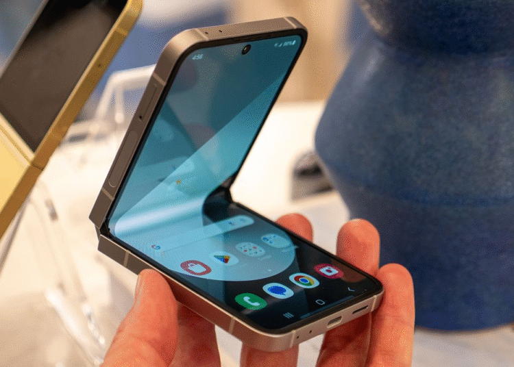 Samsung Galaxy Z Flip 7: Daha Büyük Pil Kapasitesiyle Geliyor